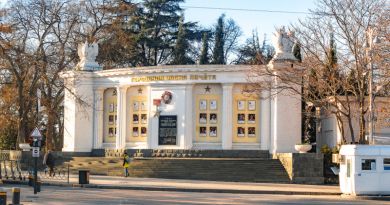 Экскурсии в `Доска почета на площади Нахимова` из Паркового
